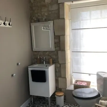 Avec Jacuzzi Proche De Bayeux Holiday home *