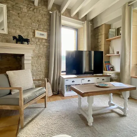 Avec Jacuzzi Proche De Bayeux بيت للعطل