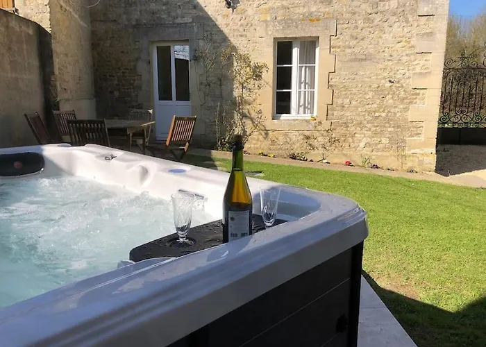 Holiday home Avec Jacuzzi Proche De Bayeux